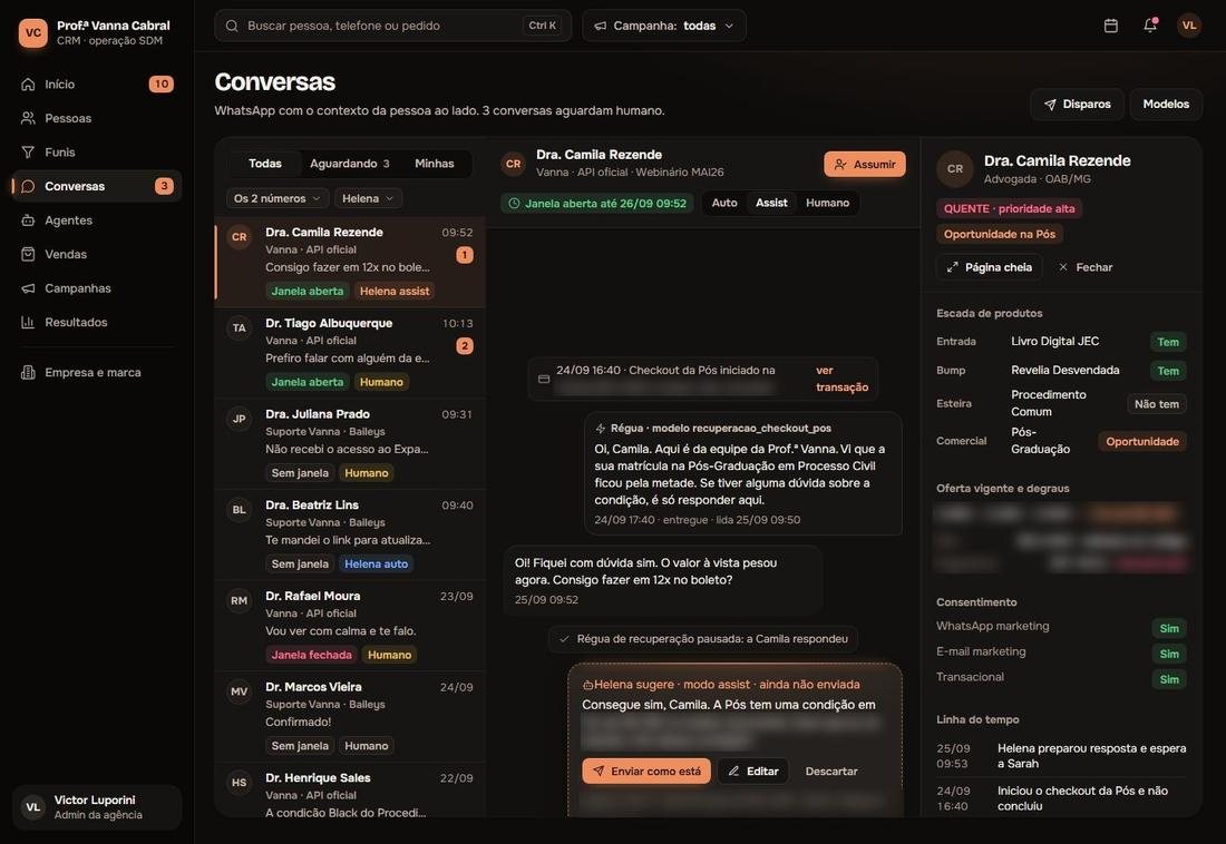 Tela de conversas do WhatsApp com o agente sugerindo a resposta e o vendedor assumindo, valores borrados